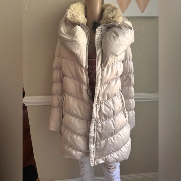 ONE MADISON PUFFER FAUX FUR REMOVABLE HOOD USED - Picture 3 of 12